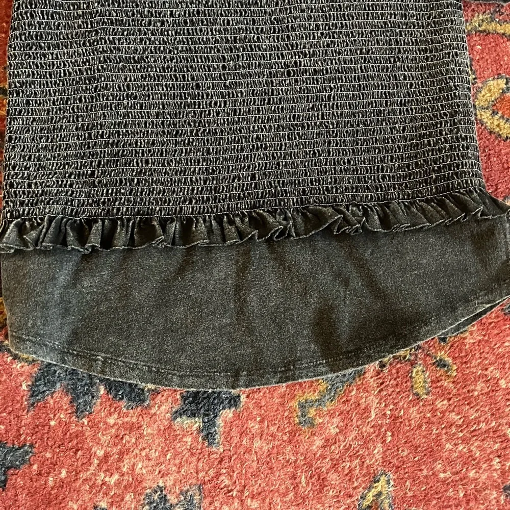 Puffed Sleeve Smocked Top Sz M 🌺Host Pick🌺 - Picture 4 of 10